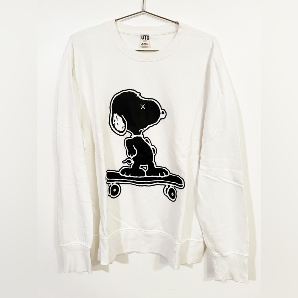 Uniqlo x KAWS Snoopy sweatshirt
